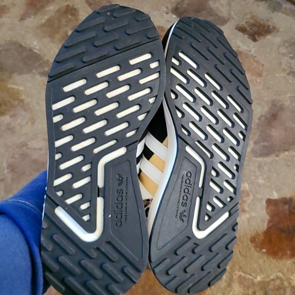 Adidas Black Gold Shoes 6.5 - Picture 7 of 7